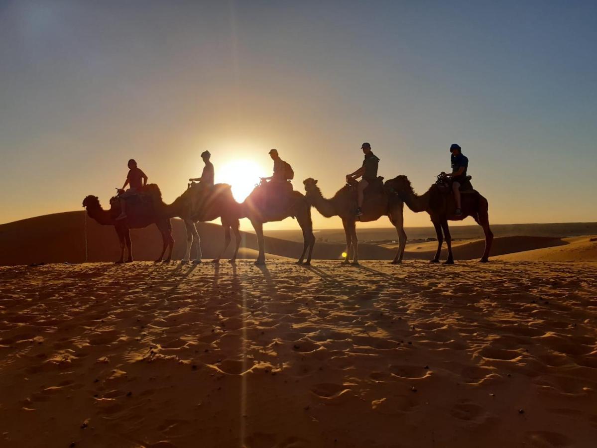 Sahara Family Camp Hotel Мерцуга Екстериор снимка